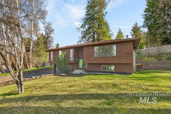 810 Sherwood, Moscow, ID 83843