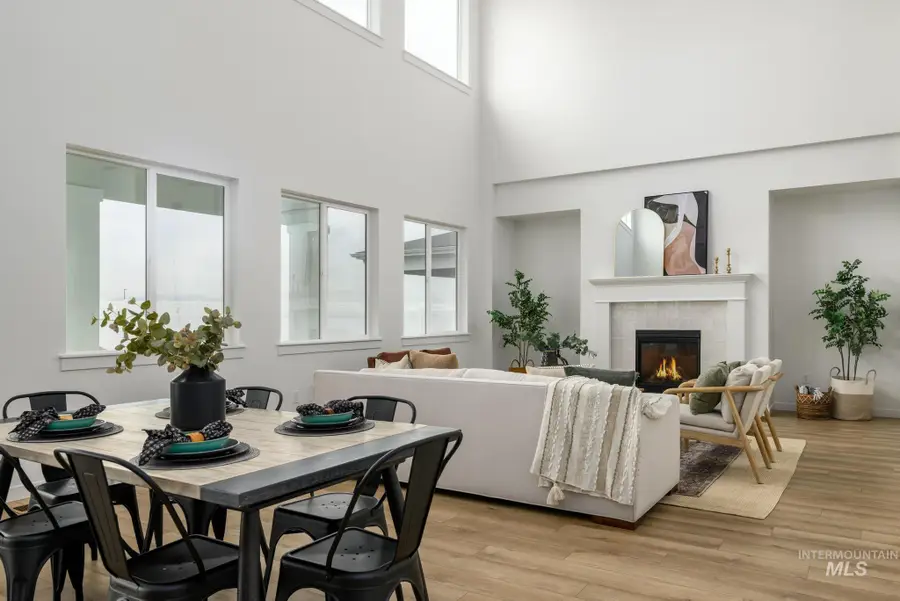 923 W Hammer Falls Dr, Meridian, ID 83642 - #3