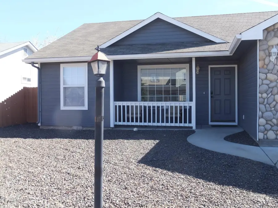 922 S Cherokee Ave, Emmett, ID 83617 - #2