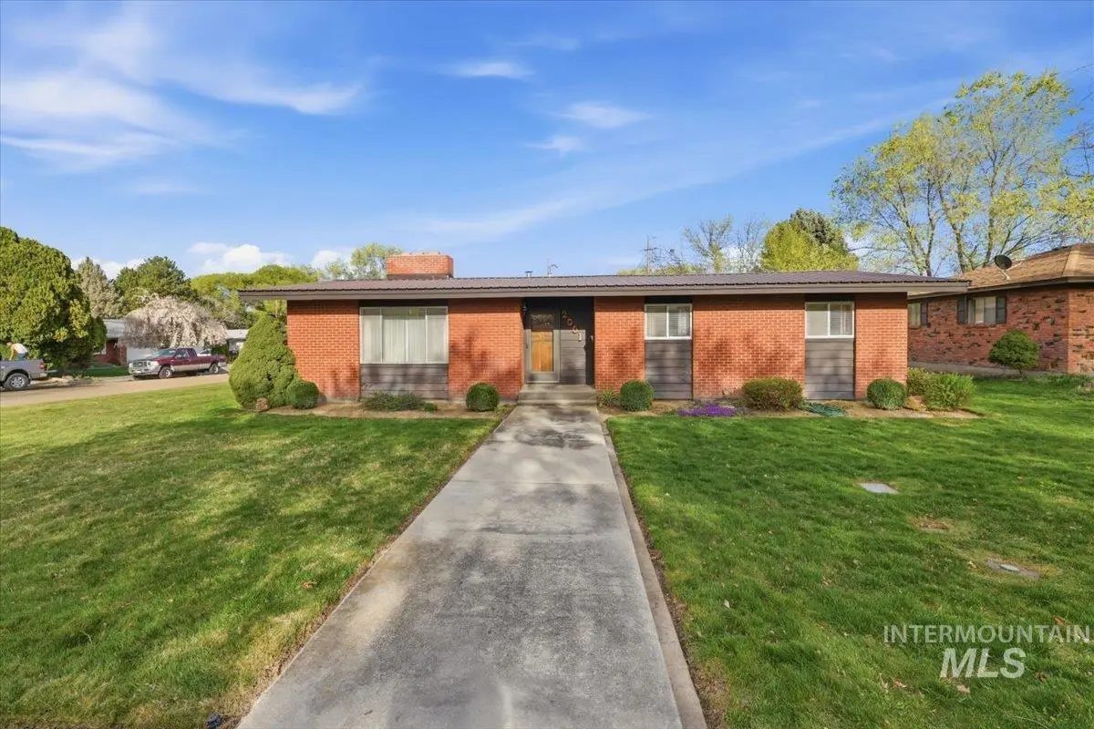 2001 Ray St, Caldwell, ID 83605 - #1