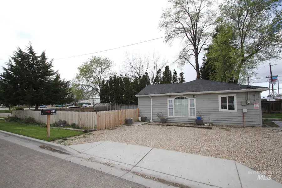 1023 E Elgin St, Caldwell, ID 83605 - #2
