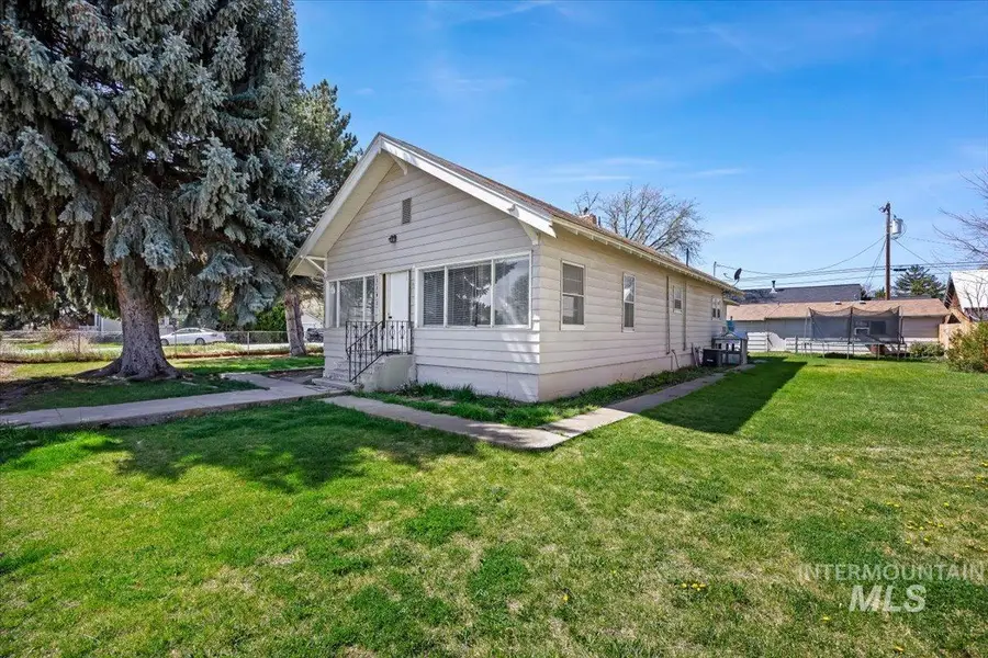 1141 Main St, Gooding, ID 83330 - #2