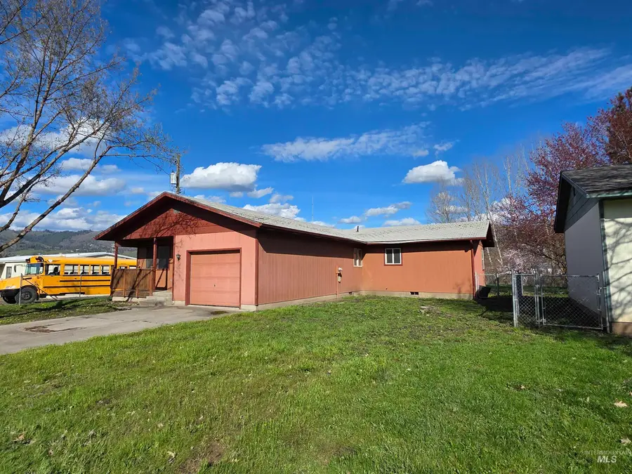 1401 Hill St, Kamiah, ID 83536 - #3