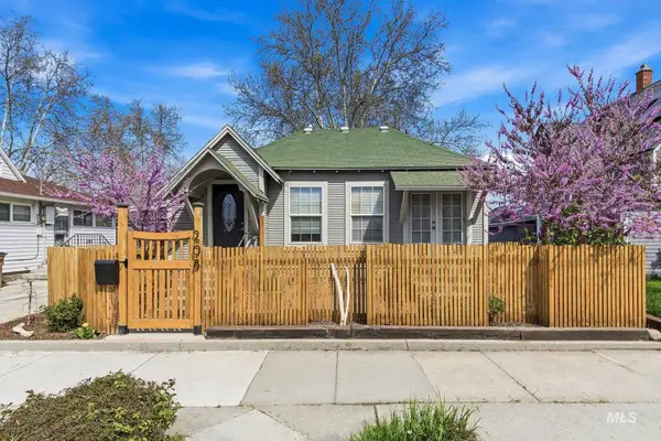 208 E 2nd St, Emmett, ID 83617