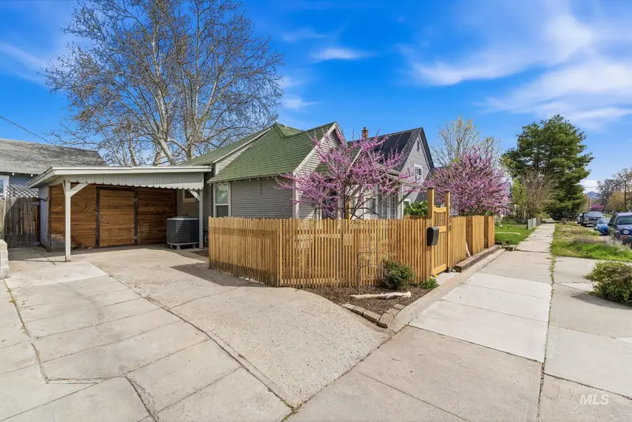 208 E 2nd St, Emmett, ID 83617 - #2