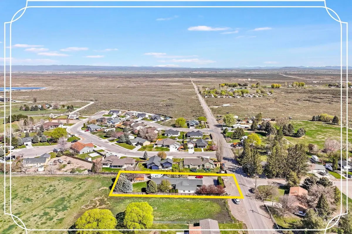 309 N Grape St, Shoshone, ID 83352 - #1