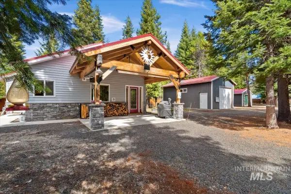 398 & 400 Charley Ln, Donnelly, ID 83615