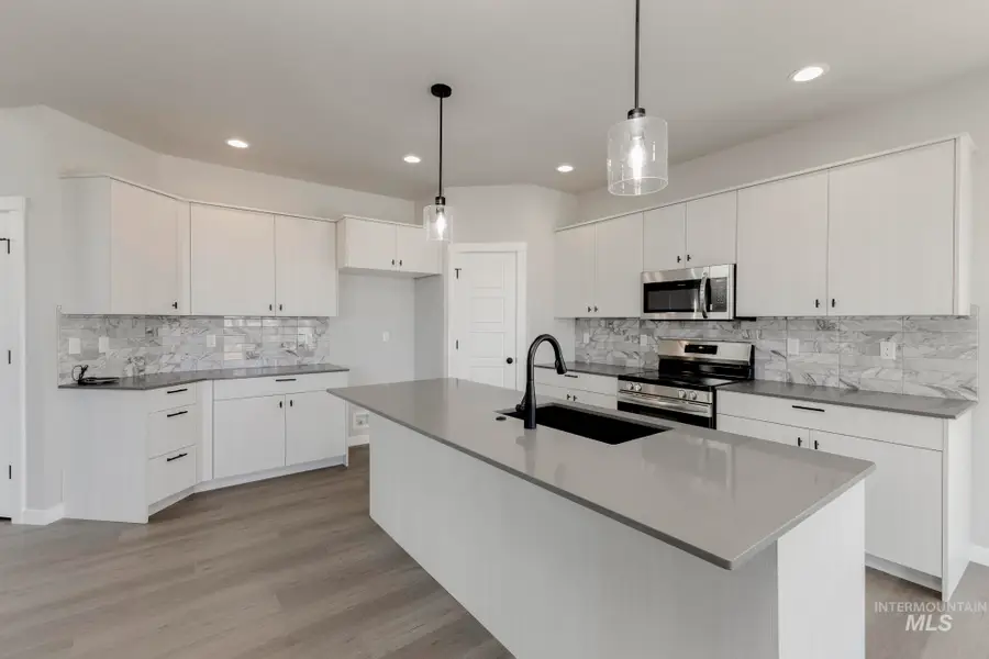 1090 W Cub River Dr, Meridian, ID 83642 - #3