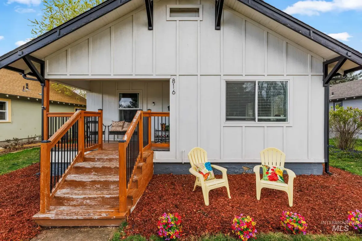 816 S 8th Ave, Nampa, ID 83651 - #1