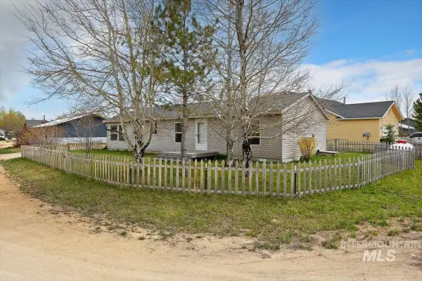 932 5th, Fairfield, ID 83327