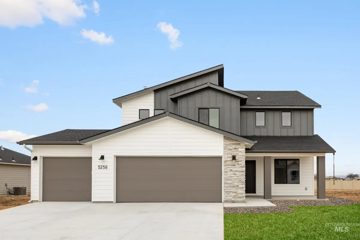 896 NE Trailridge St, Mountain Home, ID 83647 - #1