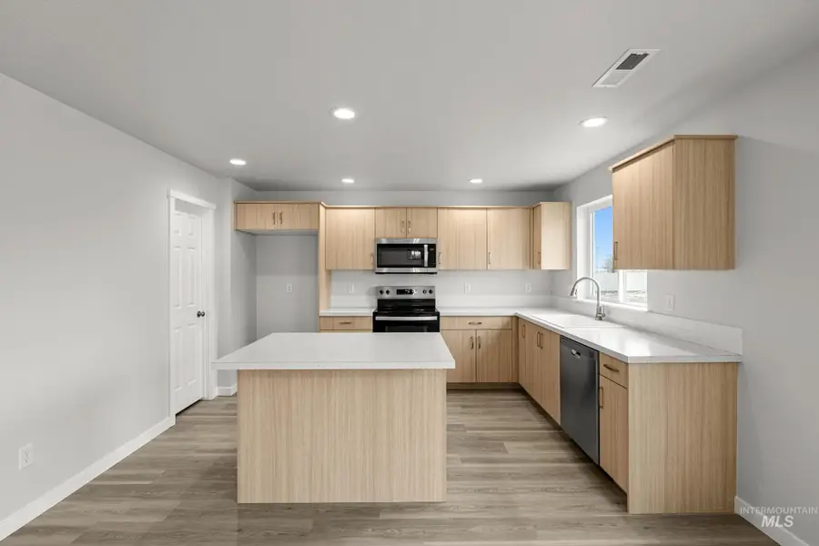 896 NE Trailridge St, Mountain Home, ID 83647 - #3