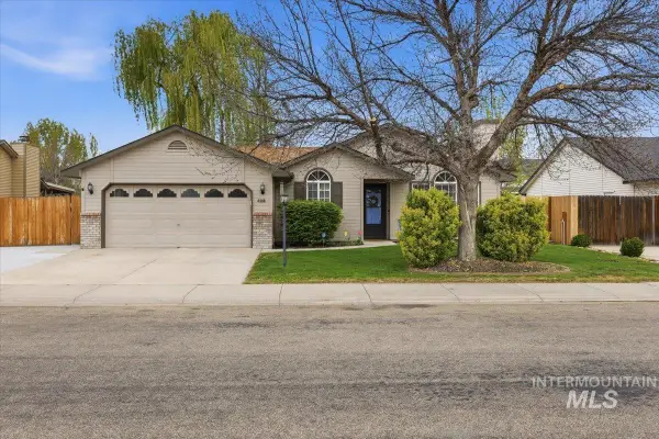 428 W Woodbury Dr, Meridian, ID 83646