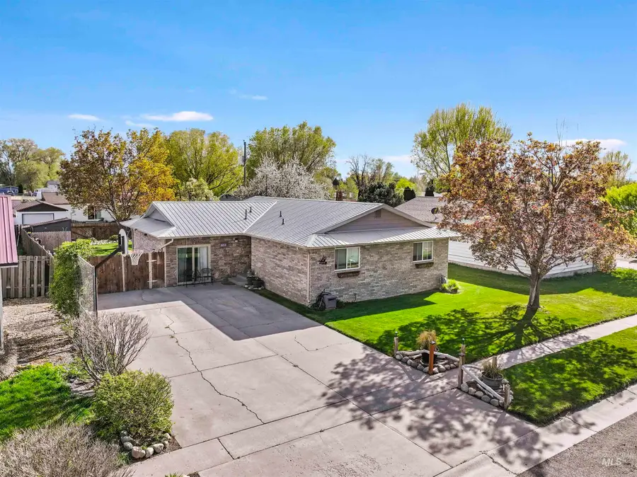 603 6th Ave E, Wendell, ID 83355 - #2