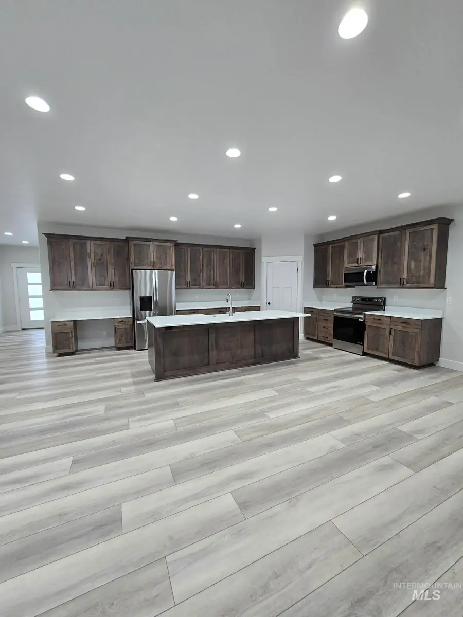 830 Salmon Dr, Heyburn, ID 83336 - #3