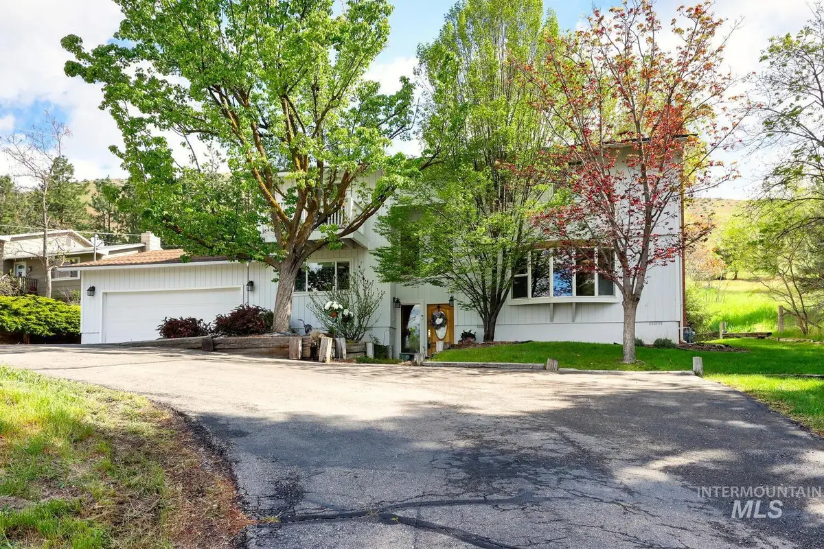5380 W Hill Rd, Boise, ID 83703 - #1