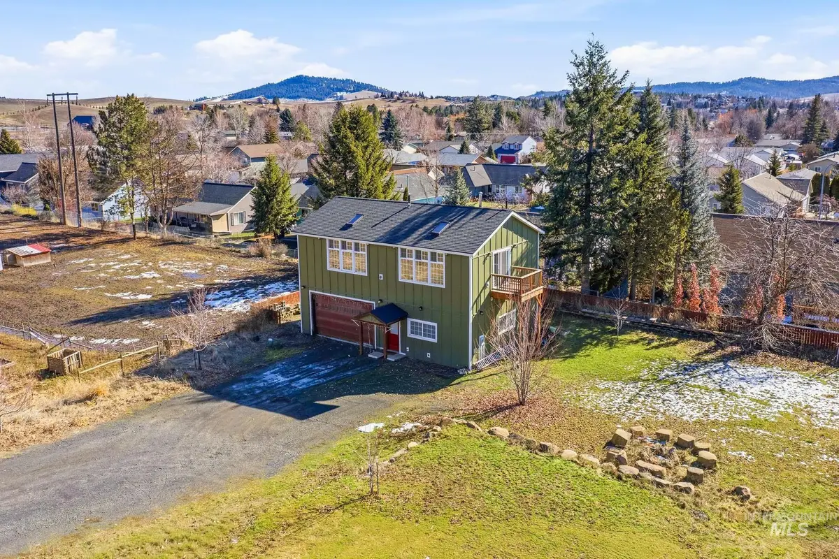 1250 N Mountain View Rd, Moscow, ID 83843 - #1