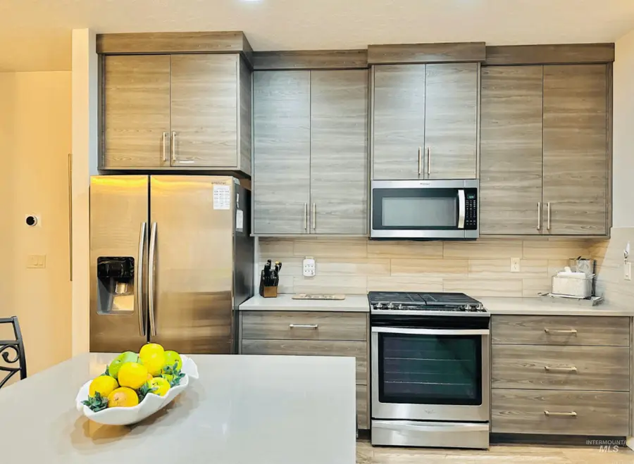 225 E 36th Street, Garden City, ID 83714 - #3