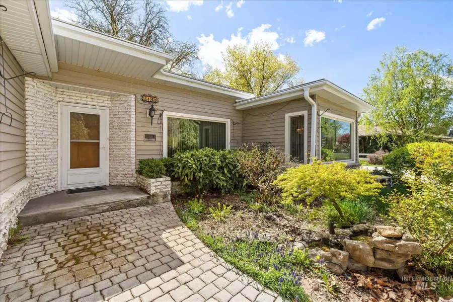 3195 N Mountain View Dr, Boise, ID 83704 - #2