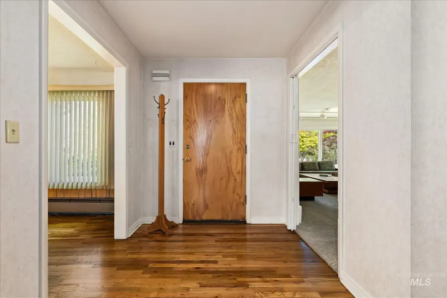 3195 N Mountain View Dr, Boise, ID 83704 - #3