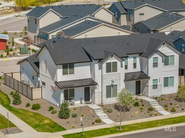 5712 W Elk Trail St, Eagle, ID 83714