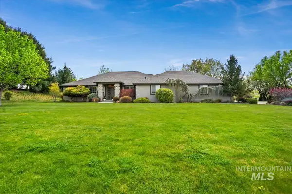 9511 W Hills Gate Dr, Star, ID 83669