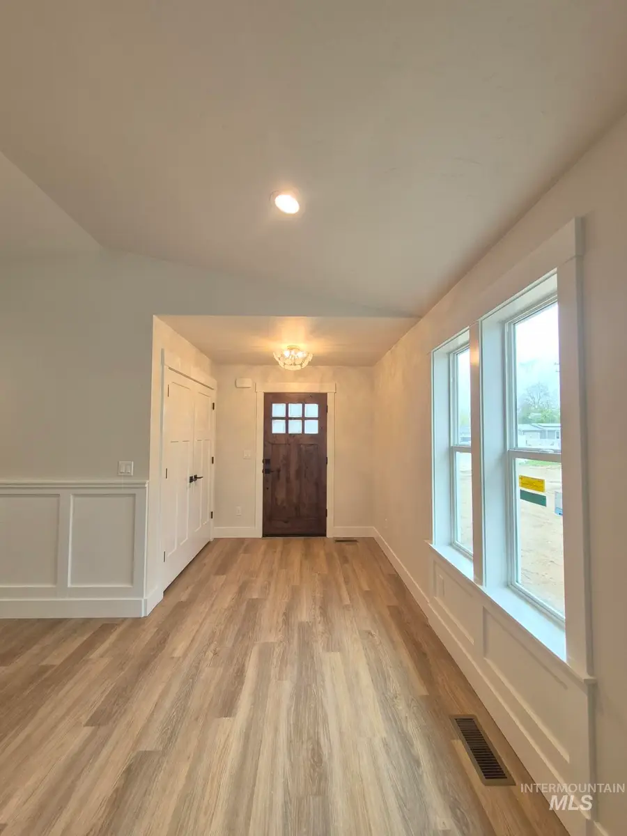 969 S Almond St, Nampa, ID 83686 - #3