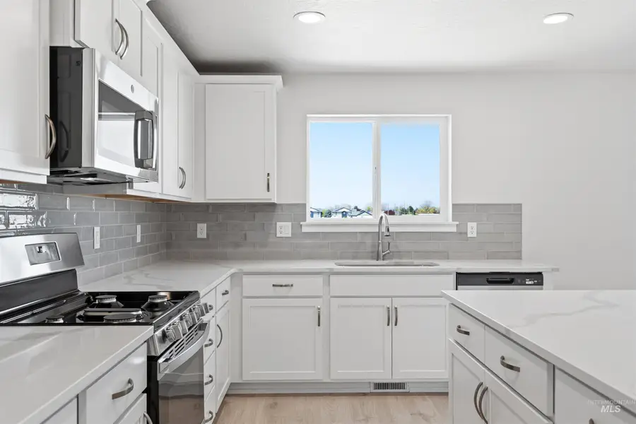 10768 Armuth St, Caldwell, ID 83605 - #3