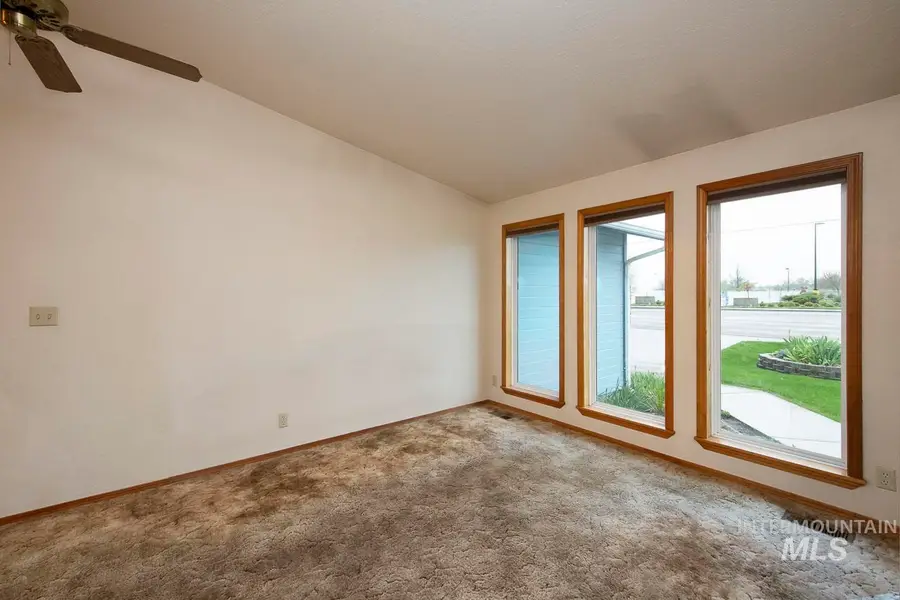 711 E Ustick Rd, Caldwell, ID 83605 - #3