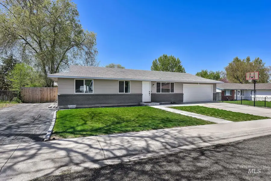 353 S Ash Ave, Kuna, ID 83634 - #2