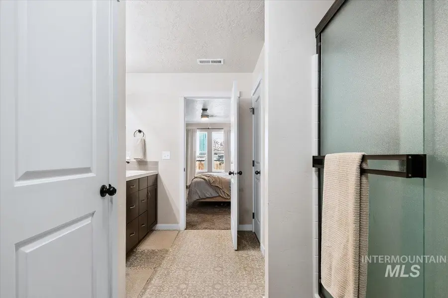 246 W Waukesha St, Meridian, ID 83646 - #3