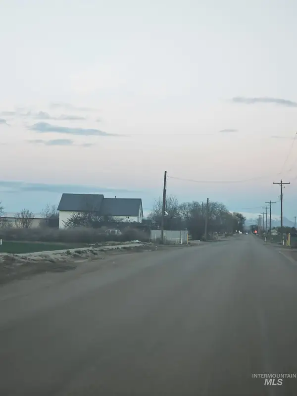 2344 NW 2nd Ave, Fruitland, ID 83619