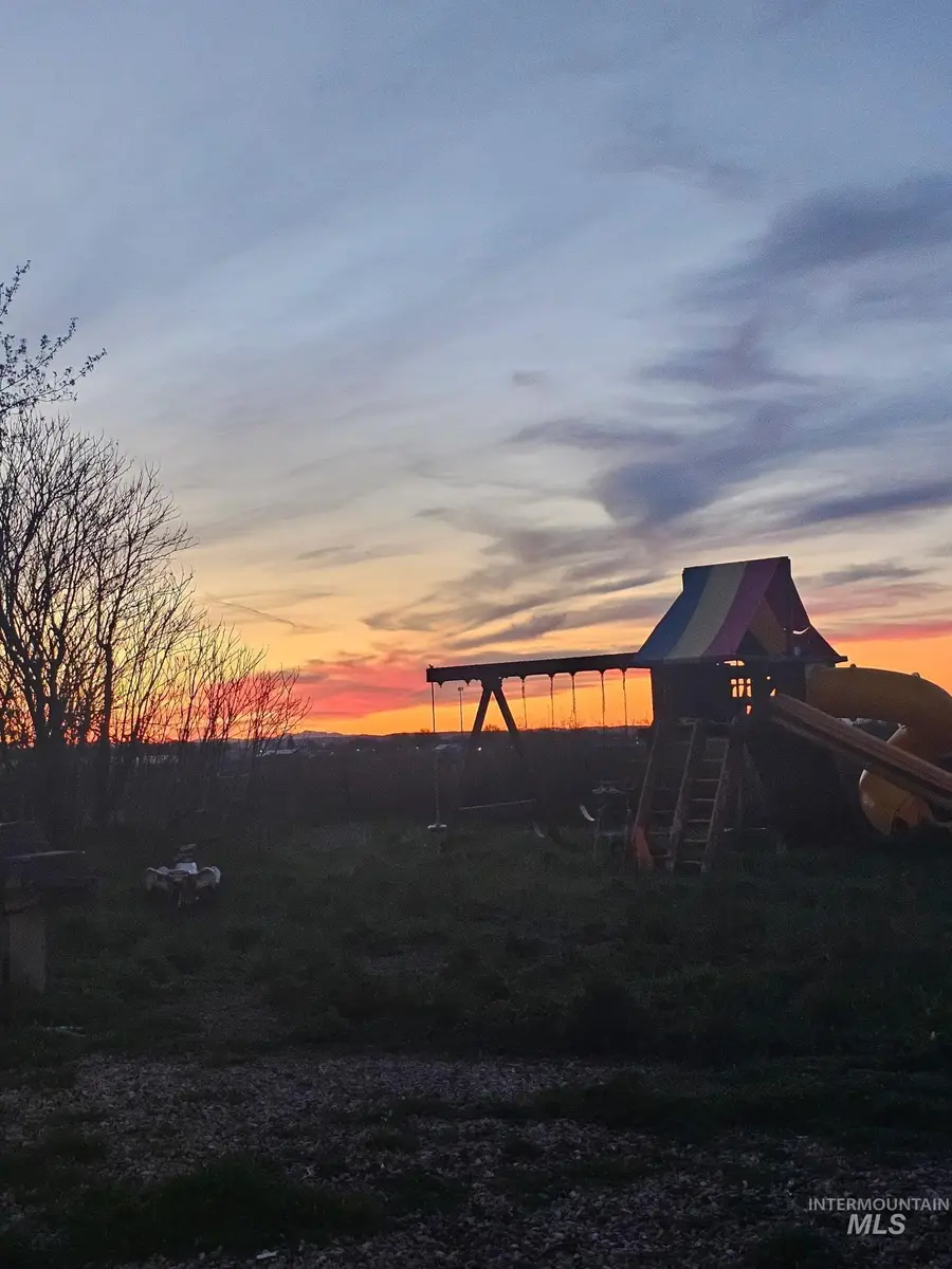 2344 NW 2nd Ave, Fruitland, ID 83619 - #2