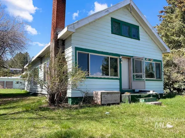 101 S Hillcrest Rd, Cascade, ID 83611