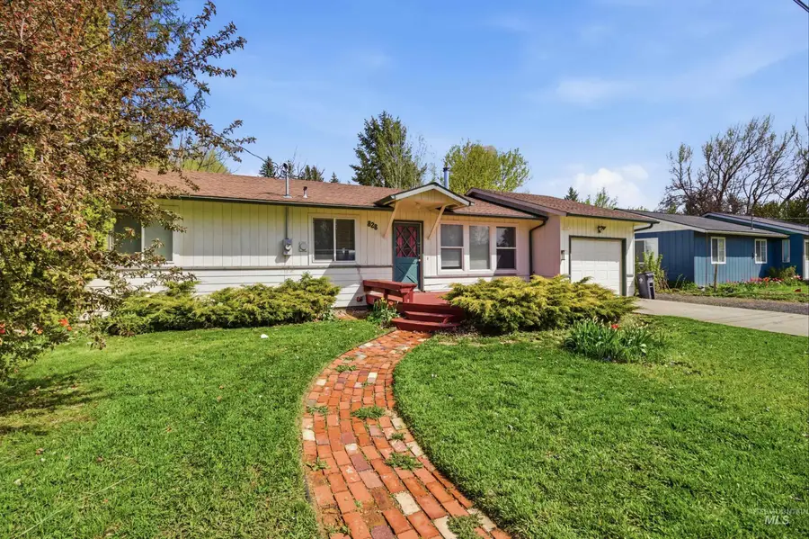 828 S Meadow St, Moscow, ID 83843 - #2