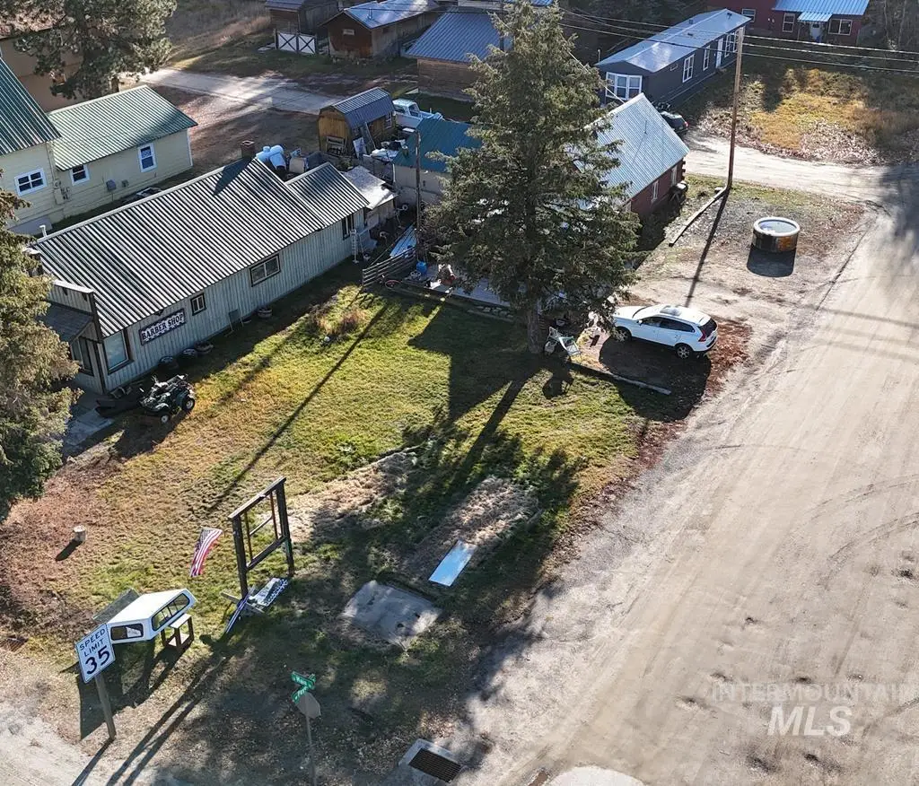 301 S Main St, Cascade, ID 83611 - #1