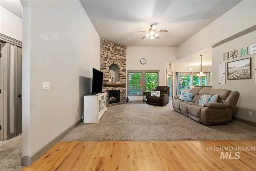 715 E Joshua Tree Dr, Meridian, ID 83646 - #3