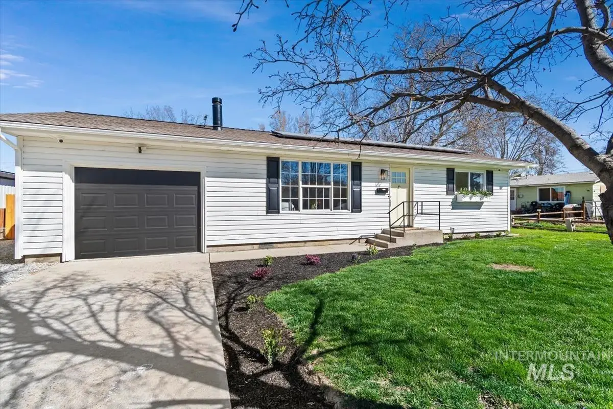 504 W 2nd St, Emmett, ID 83617 - #1