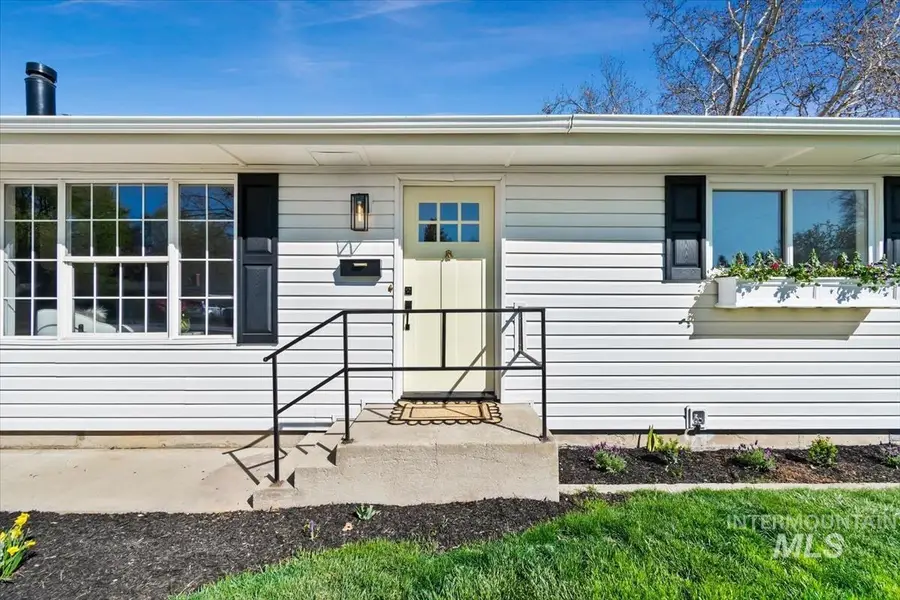 504 W 2nd St, Emmett, ID 83617 - #3