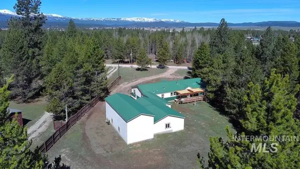 85 W Prospectors Drive, Cascade, ID 83611