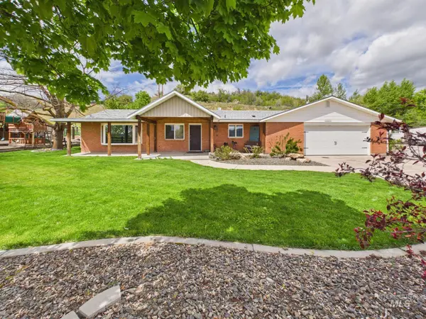 2772 E Black Canyon (hwy 52,n), Emmett, ID 83617