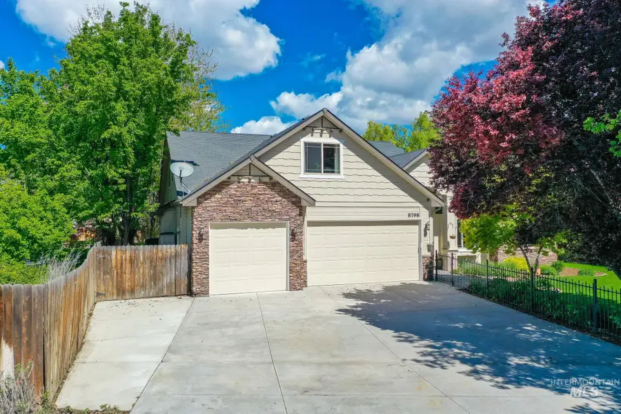 8798 W Fircrest Dr, Boise, ID 83704 - #2