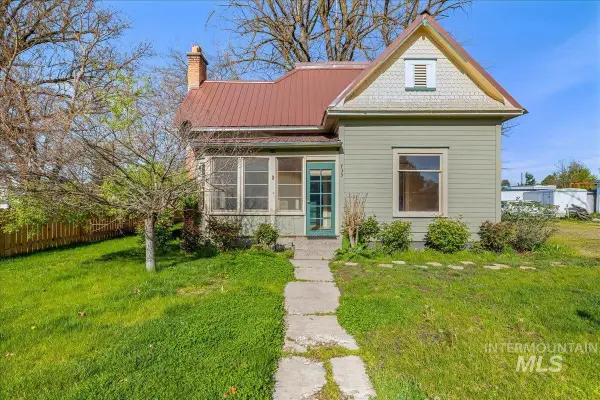 735 N 6th St, Payette, ID 83661