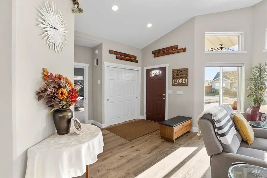 930 Applewood Dr, Buhl, ID 83316 - #3