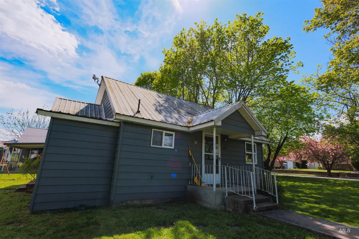 515 8th St, Kamiah, ID 83536 - #1