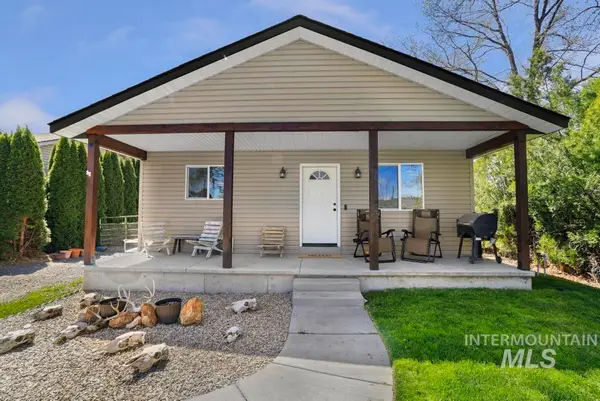 525 Michigan St, Gooding, ID 83330