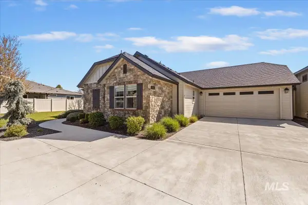 4204 E Silverking Ln, Meridian, ID 83642