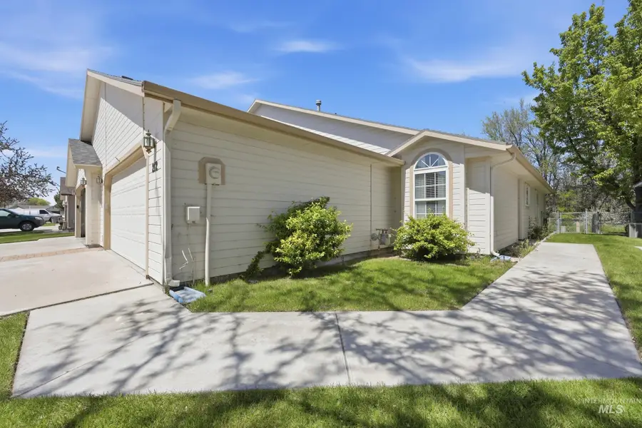212 South Valley Drive, Nampa, ID 83686 - #2