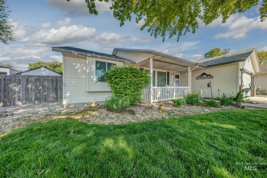 242 N Moraine Ave, Eagle, ID 83616 - #3