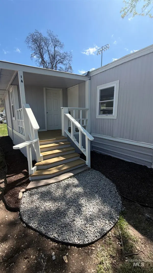 818 N Illinois Ave #1A, Caldwell, ID 83605